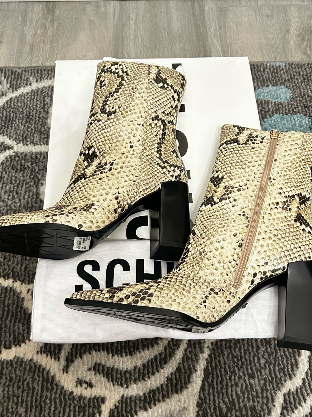 NIB Schultz Women's Snake-Print Ankle Boots in Beige/Black Size 8 Send offer - Picture 2 of 4